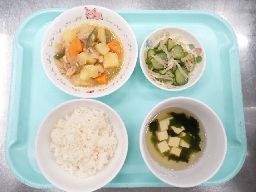 肉じゃが給食