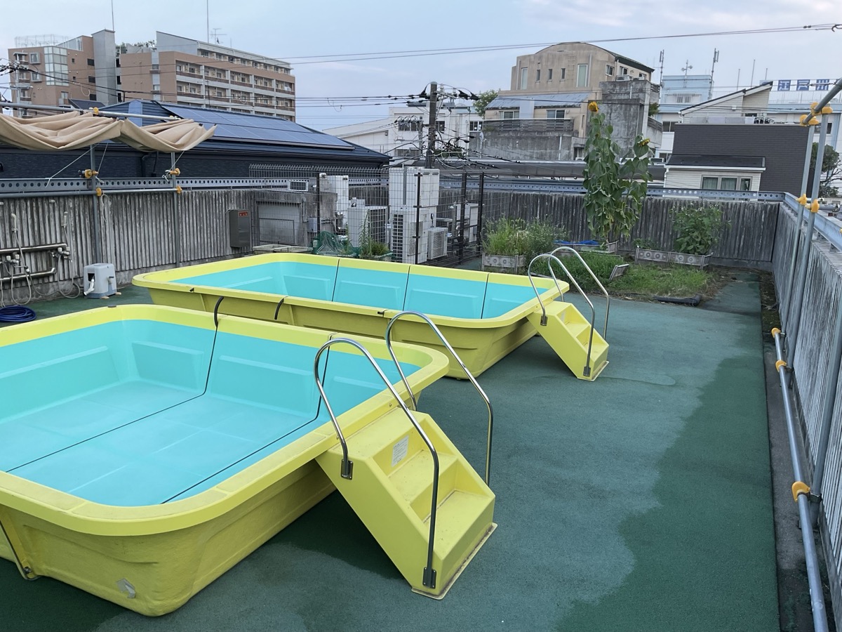 屋上プールの様子
